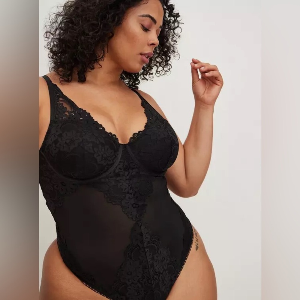 Torrid Lace Piece Bodysuit | Size 2 | EUC